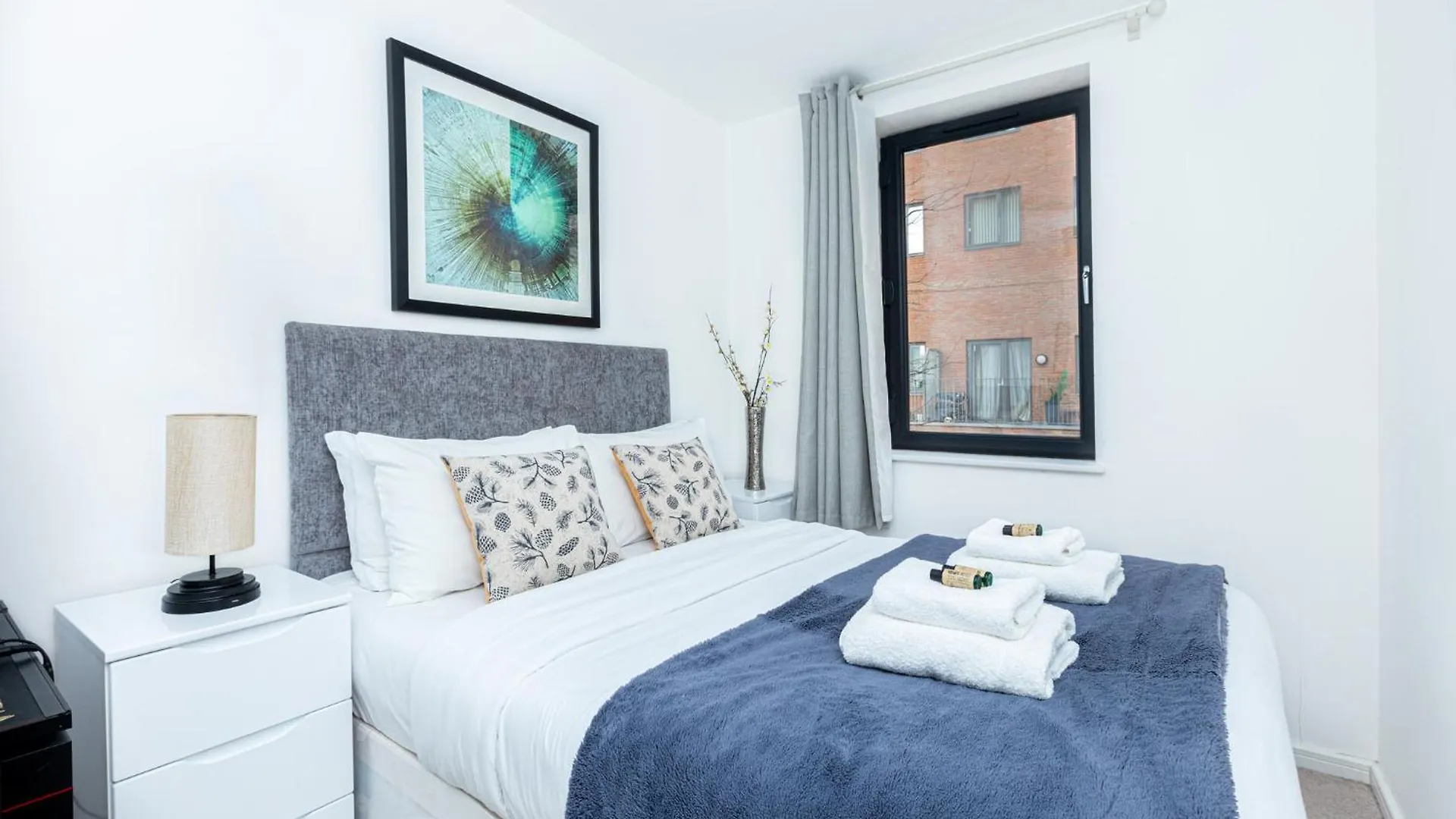 Modern 2Br Wpatio & Free Parking, Canning Town London 0*,  United Kingdom