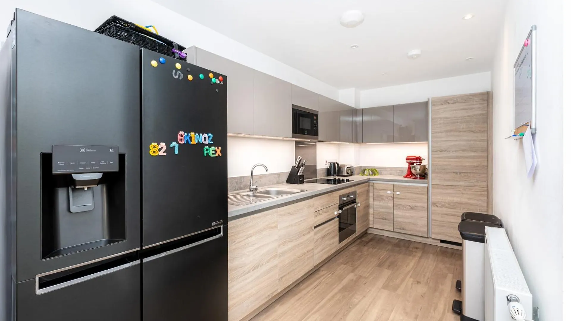 Modern 2Br Wpatio & Free Parking, Canning Town London