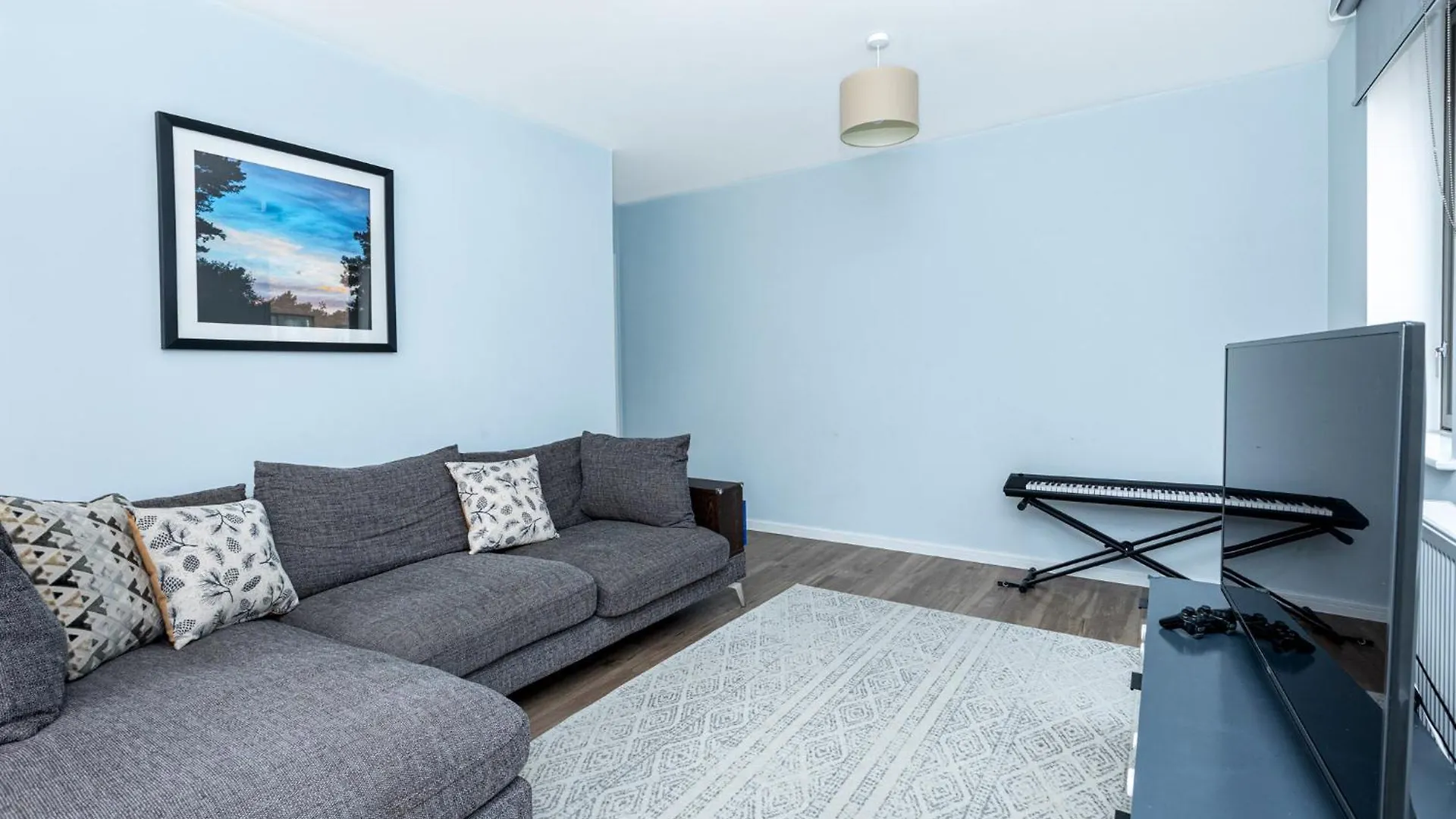 Apartment Modern 2Br Wpatio & Free Parking, Canning Town London