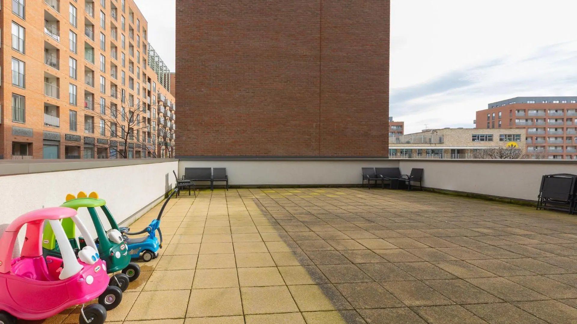 Modern 2Br Wpatio & Free Parking, Canning Town London United Kingdom