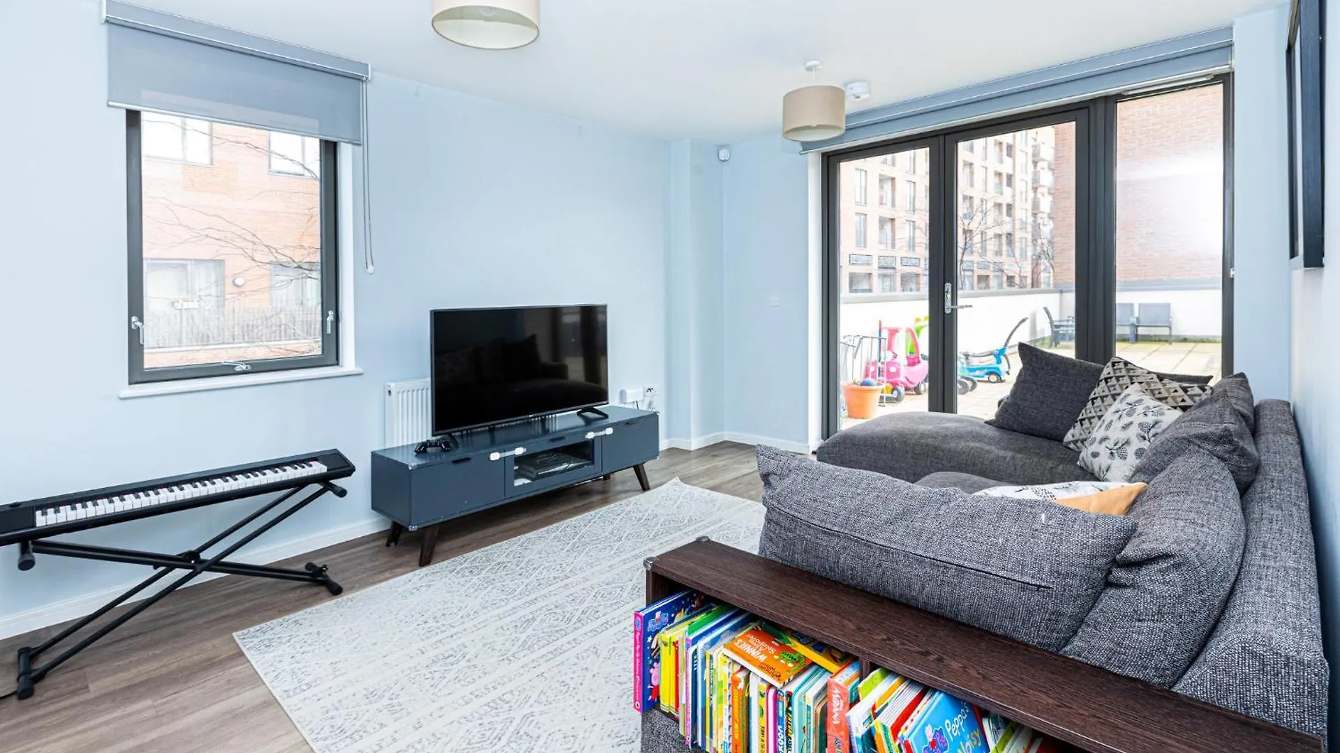 Apartment Modern 2Br Wpatio & Free Parking, Canning Town London United Kingdom