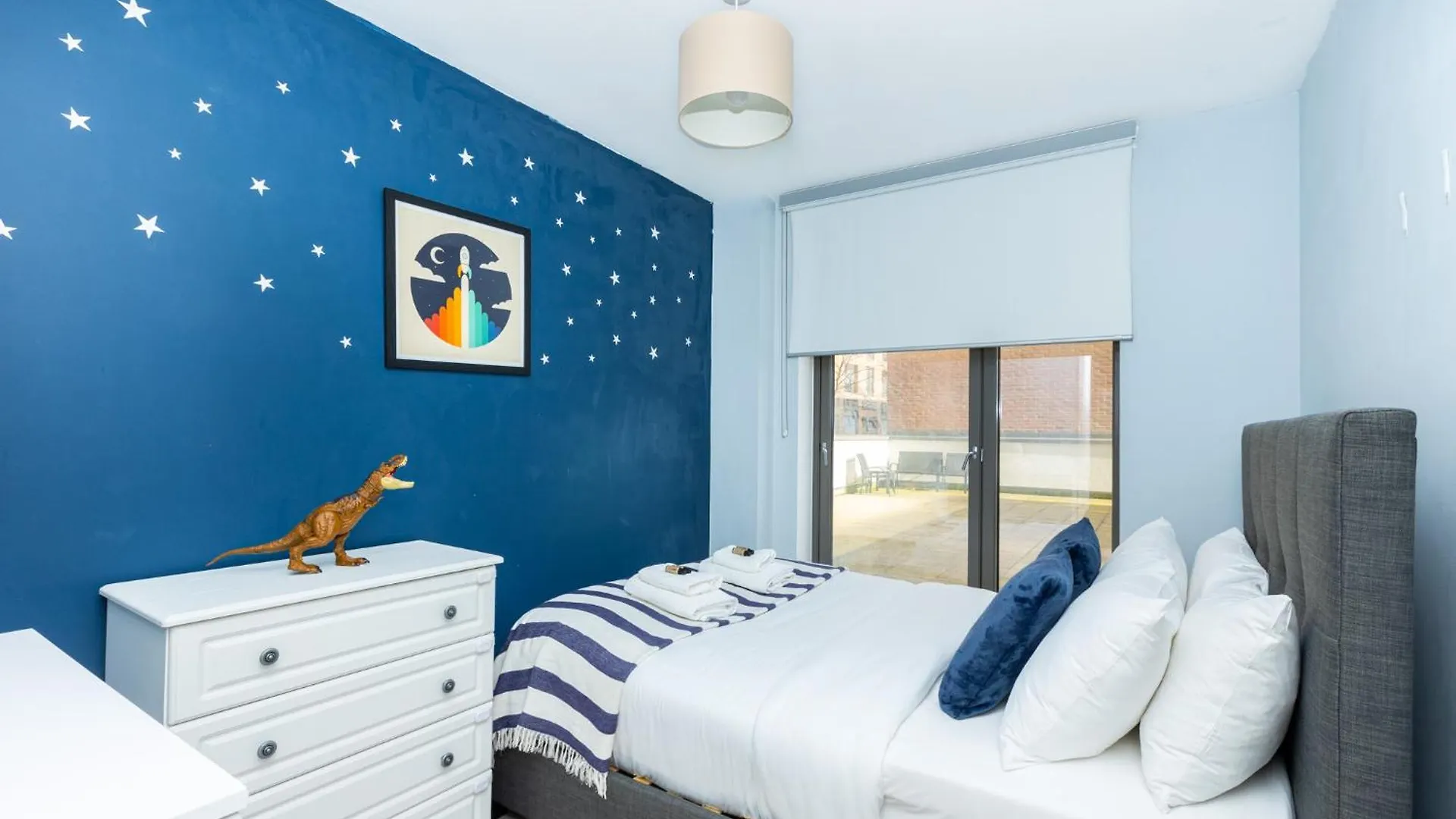 Modern 2Br Wpatio & Free Parking, Canning Town لندن شقة