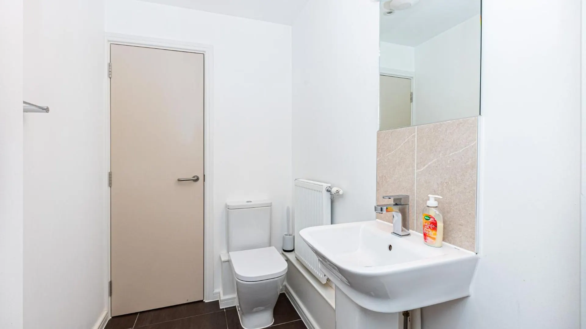 Modern 2Br Wpatio & Free Parking, Canning Town لندن المملكة المتحدة